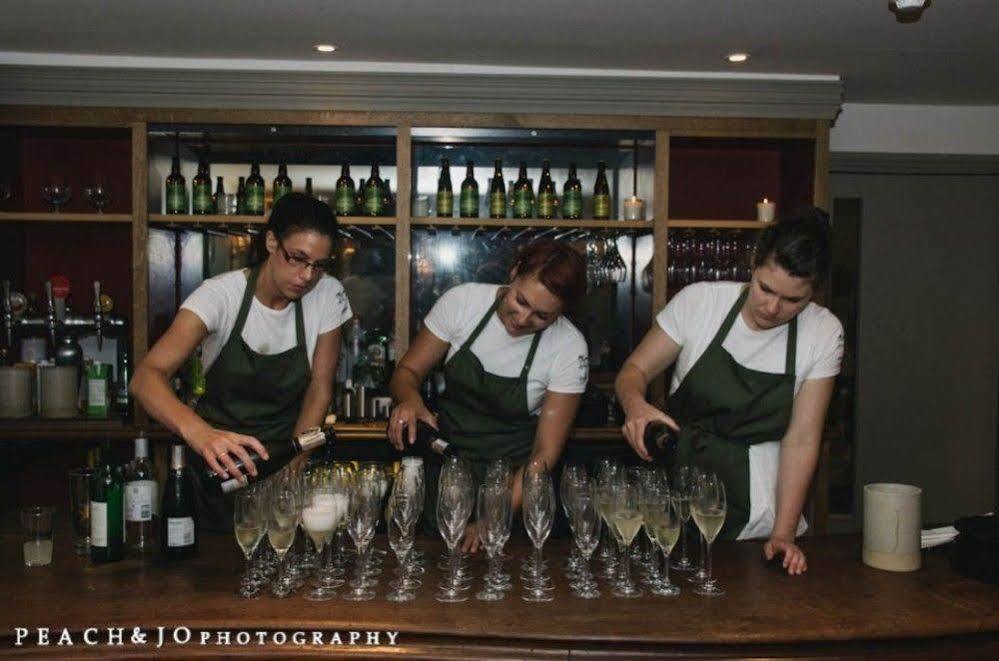 The Swan Hotel Wedmore Buitenkant foto
